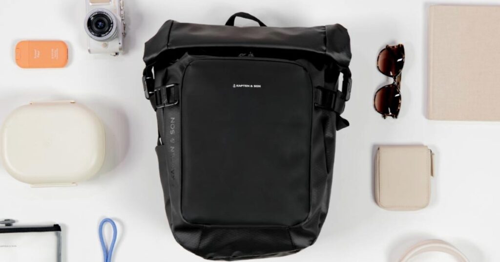 handgepäck rucksack wird gepackt